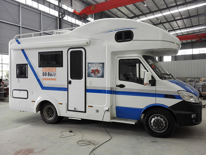 依維柯C型房車