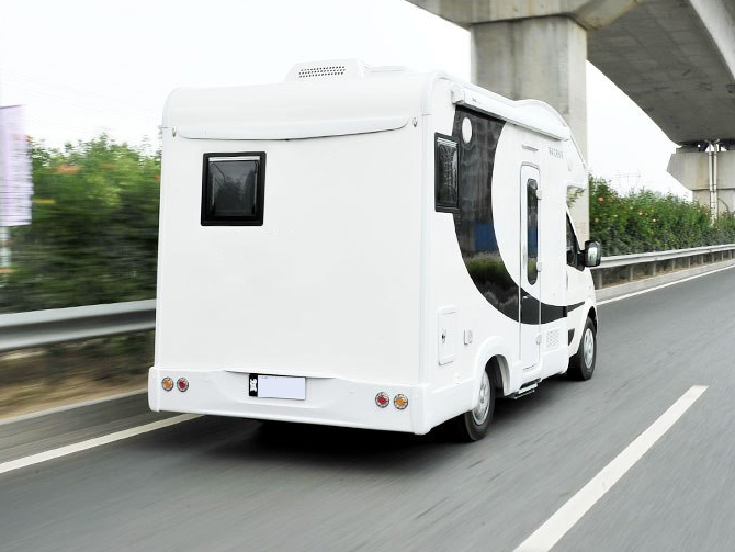 東風(fēng)御風(fēng)C型房車(chē)多方位展示圖4