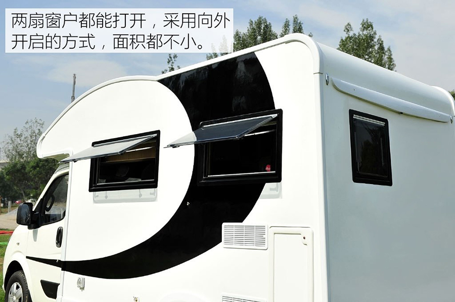 程力東風(fēng)御風(fēng)C型房車(chē)