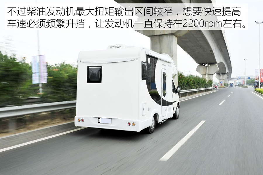 程力東風(fēng)御風(fēng)C型房車(chē)