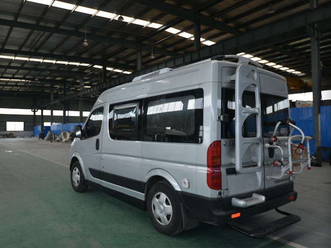 東風御風短軸中頂B型房車多方位展示圖2