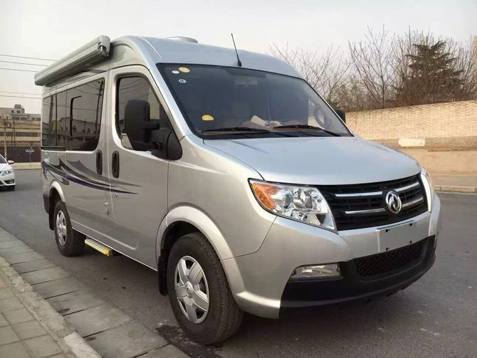 東風御風短軸中頂B型房車多方位展示圖3