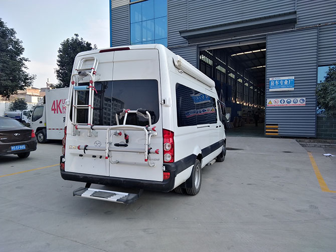 江淮星銳長(zhǎng)軸高頂B型房車多方位展示圖3