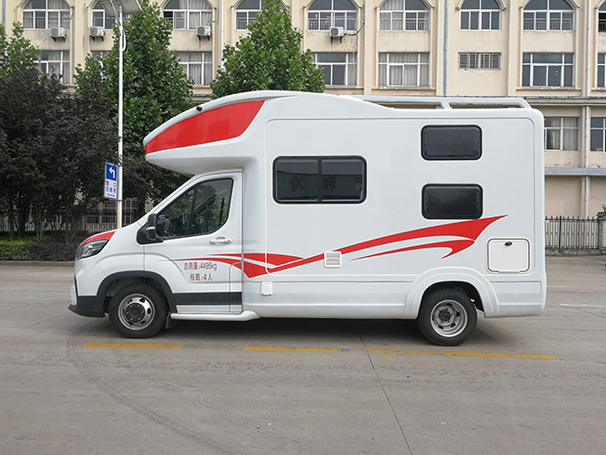 上汽大通V90C型房車(chē)多方位展示圖3