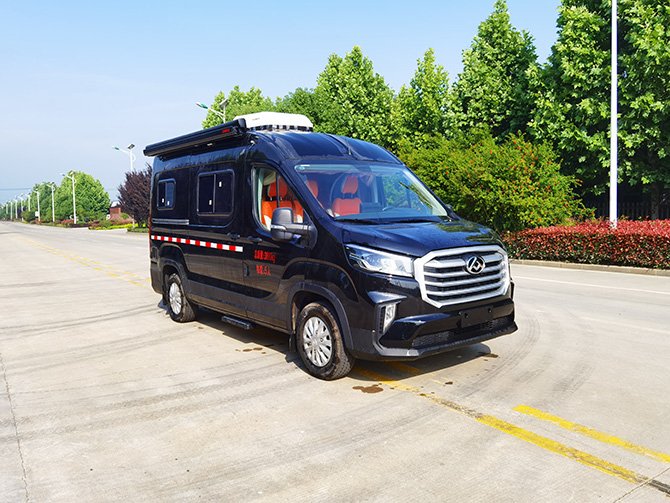上汽大通V90長(zhǎng)軸高頂B型房車