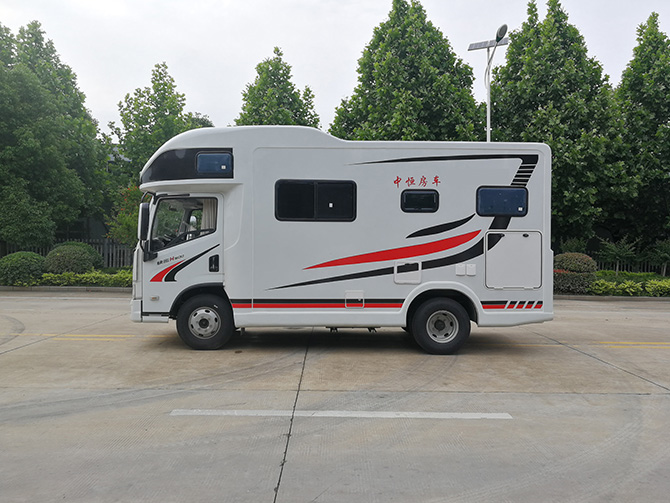 上汽躍進(jìn)H500輕卡平頭自動(dòng)擋房車多方位展示圖2