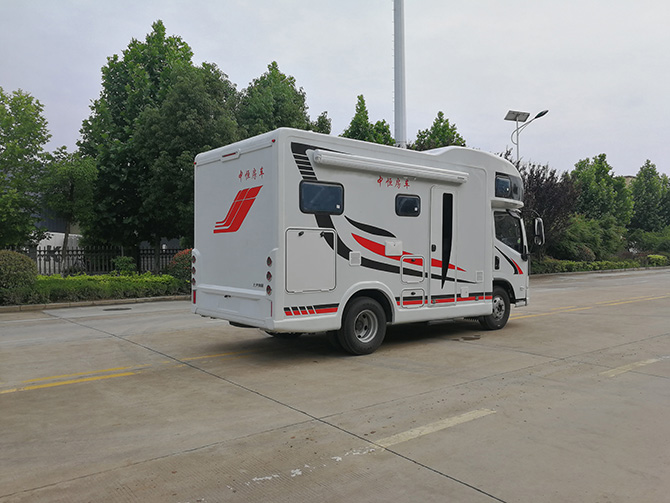 上汽躍進(jìn)H500輕卡平頭自動(dòng)擋房車多方位展示圖3